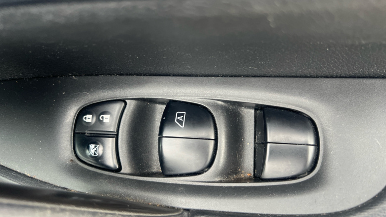 Nissan X-Trail 1.6 dCi Tekna 5dr Diesel Station Wagon